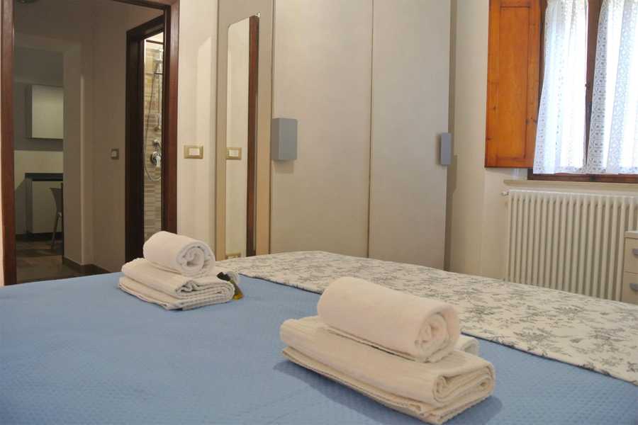CASA LECCI, intimate apartment for couples few steps from Roman Theatre