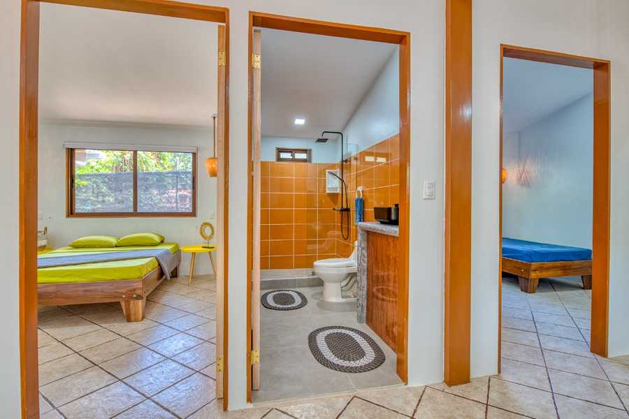 Oceanfront House with AC & Wifi @ Cocles Beachbreak