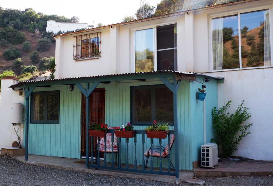 Casita Botánica at peacefull vegan Oasis besides river Pereila 