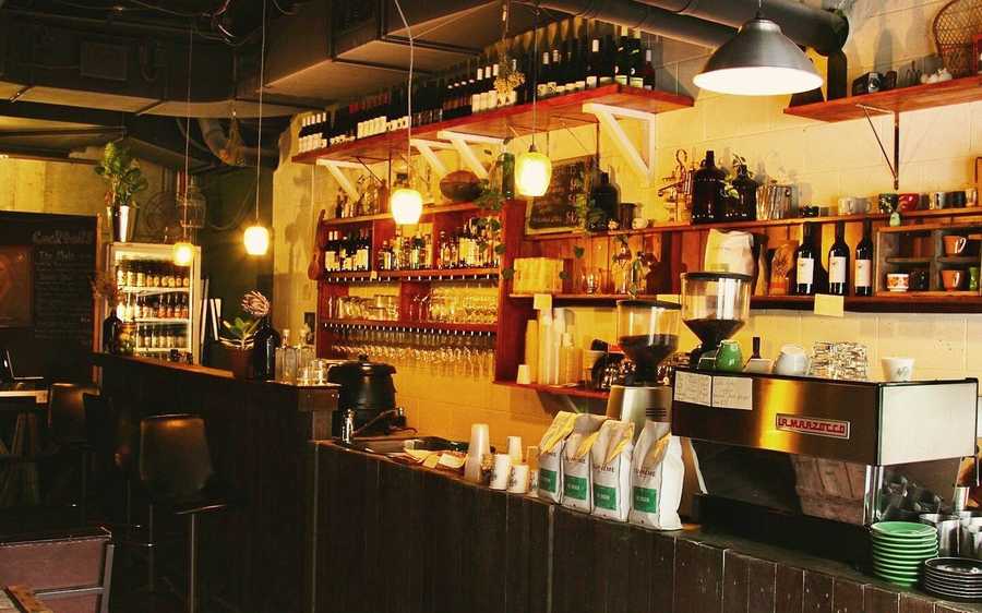 Relaxed & Leafy with Private Courtyard, Airport 15 min, City 3km