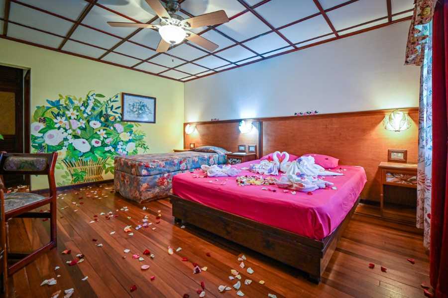 Lands in love hotel & forest resort 