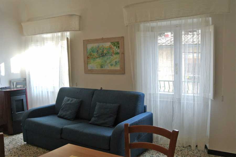 CASA LINO: third floor apartment with small terrace 
