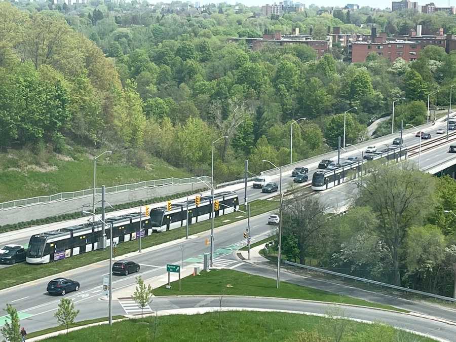 Spacious with a lot of natural light; easy access to public transit (Line 5).