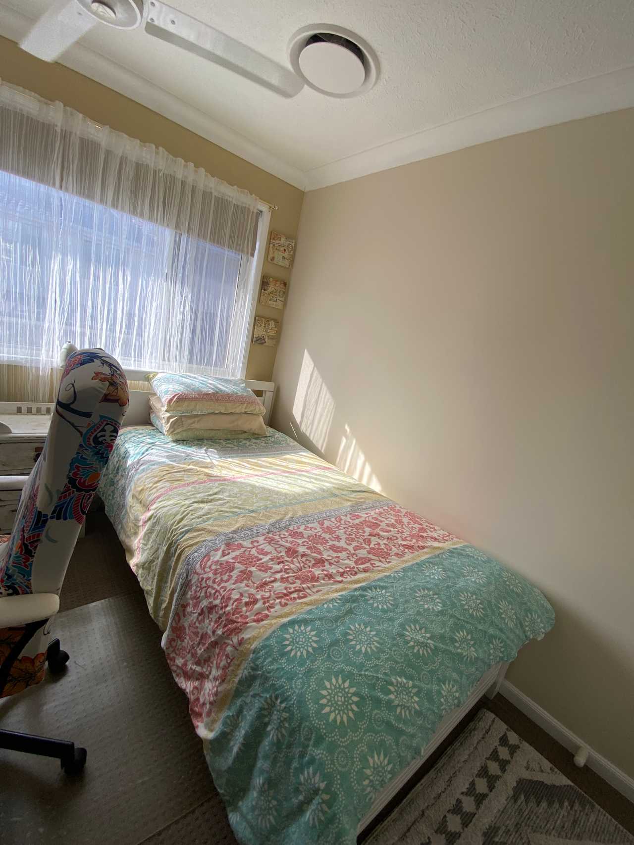 Gold Coast townhouse with resort amenities near shopping centre, bus, uni