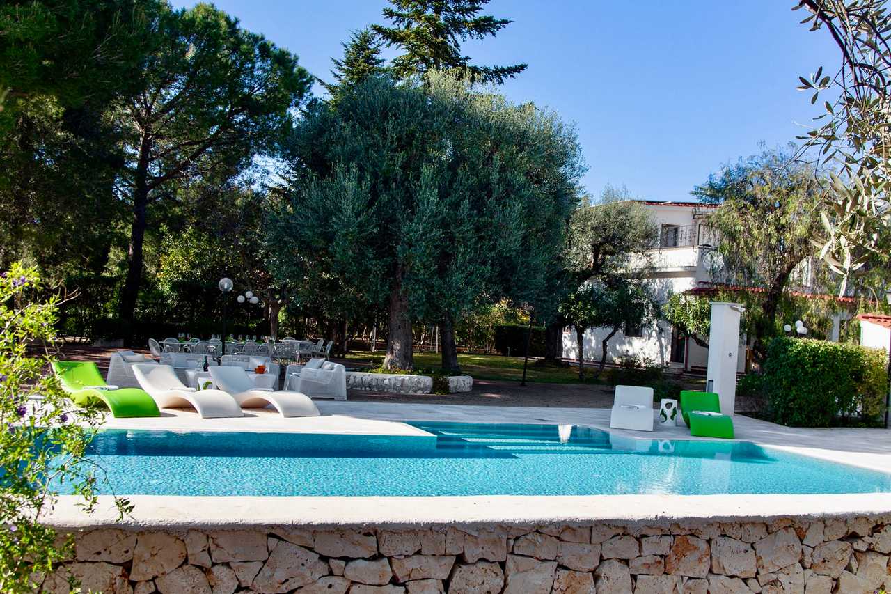 Luxury villa in midst of an ancient olive grove, ideal for families