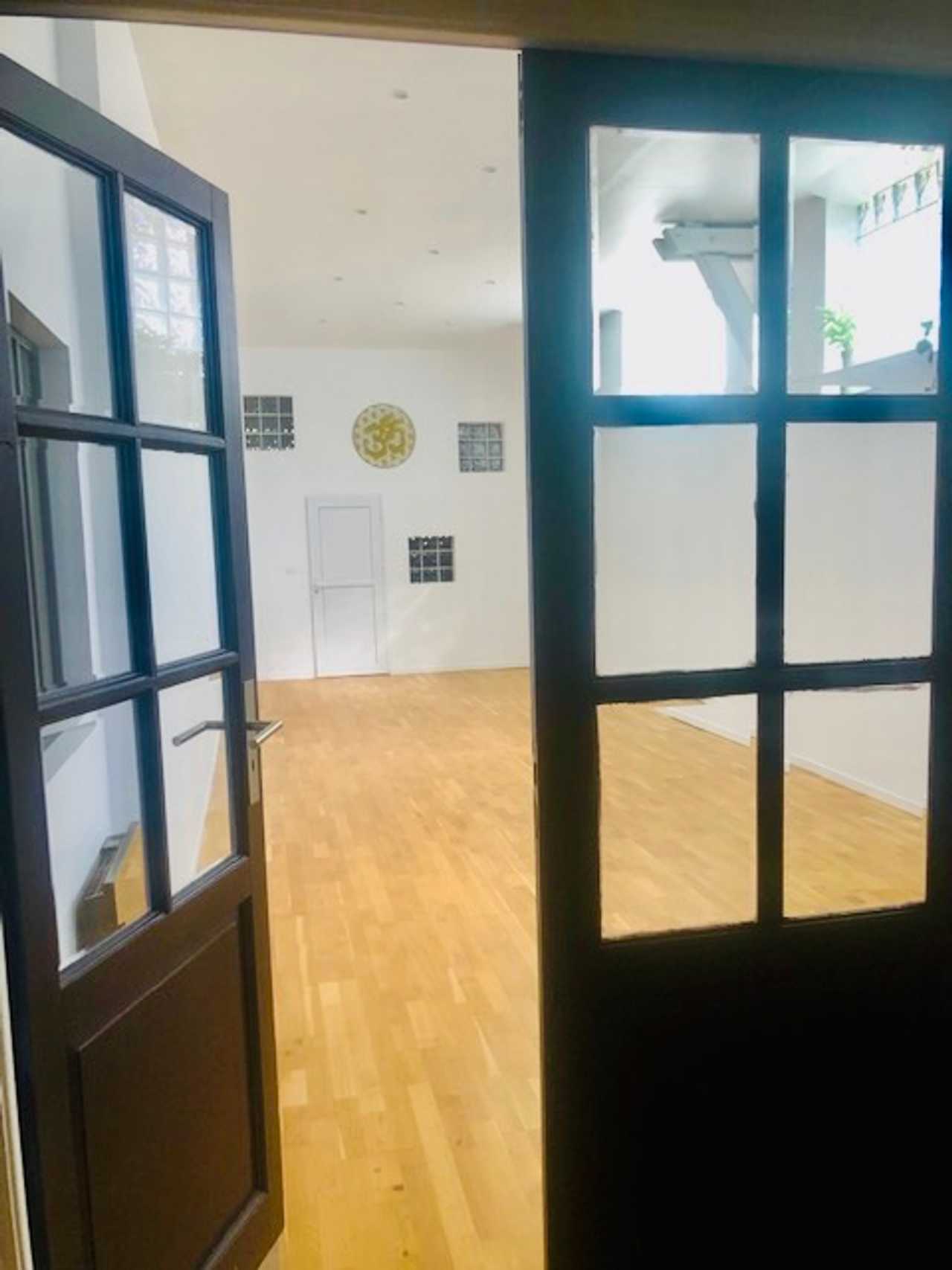 Art & Spiritual unique huge Loft 1h from Paris