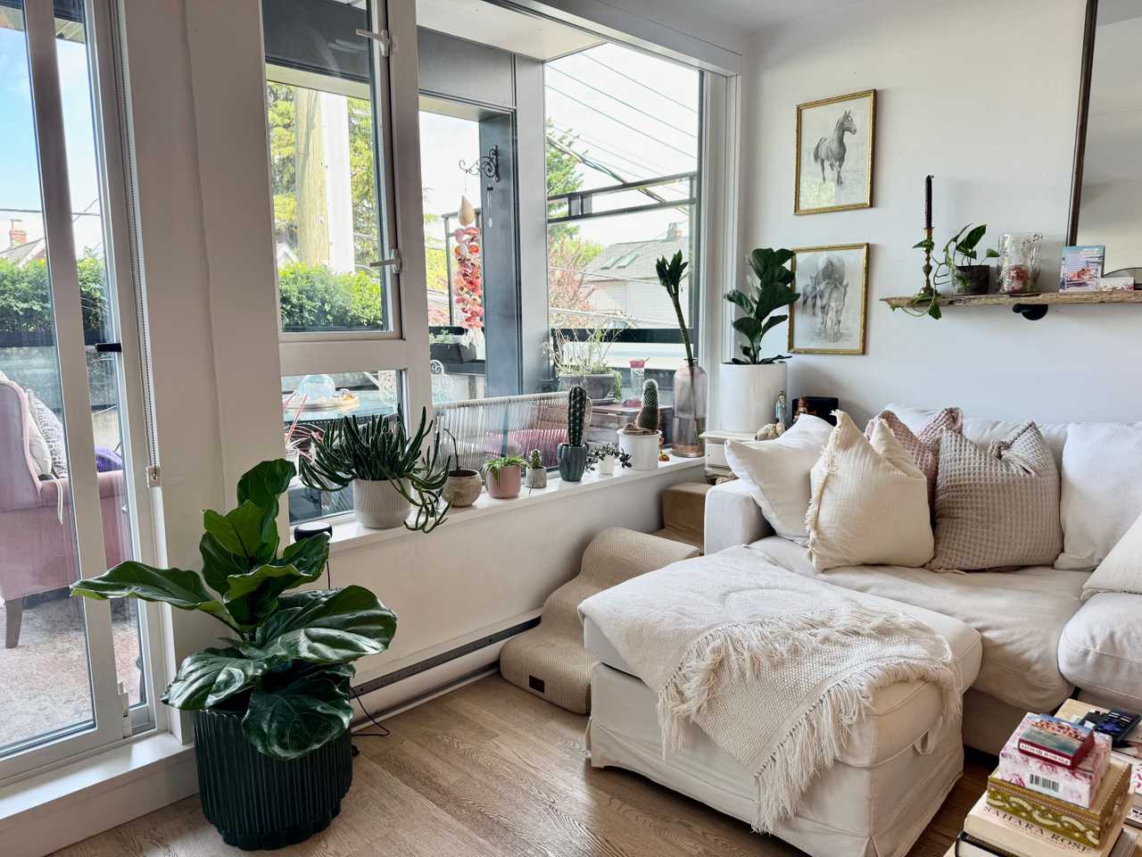 Beautiful & Clean Kits gem! HUGE patio!