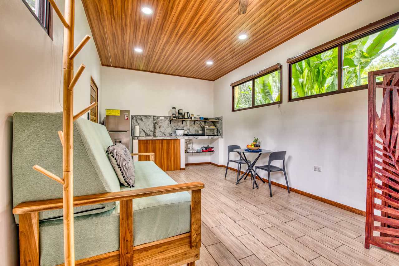 Beachfront Studio - Fast Wifi & AC