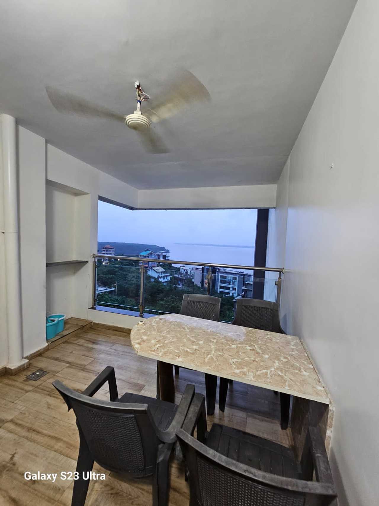 Seafacing flat with stunning views ,spacious comfortabl living area & amenities