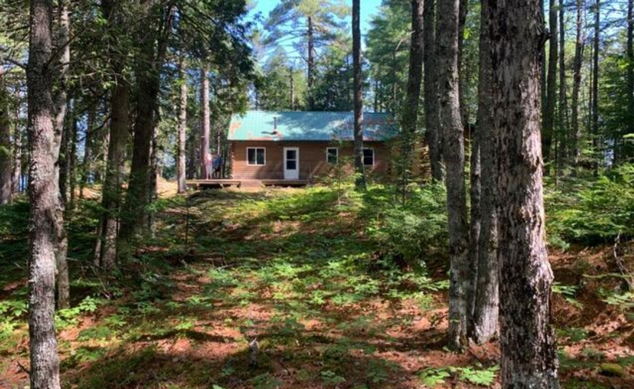 Comfortable, well appointed off grid cabin on Pocomoonshine Lake island