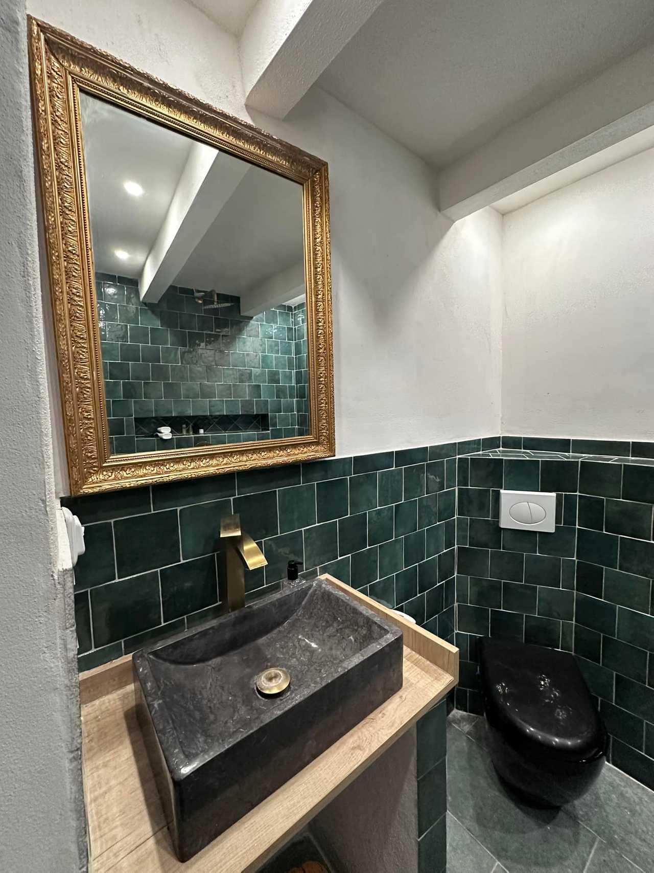 Big room with en suite bathroom 20 minutes from Granada.