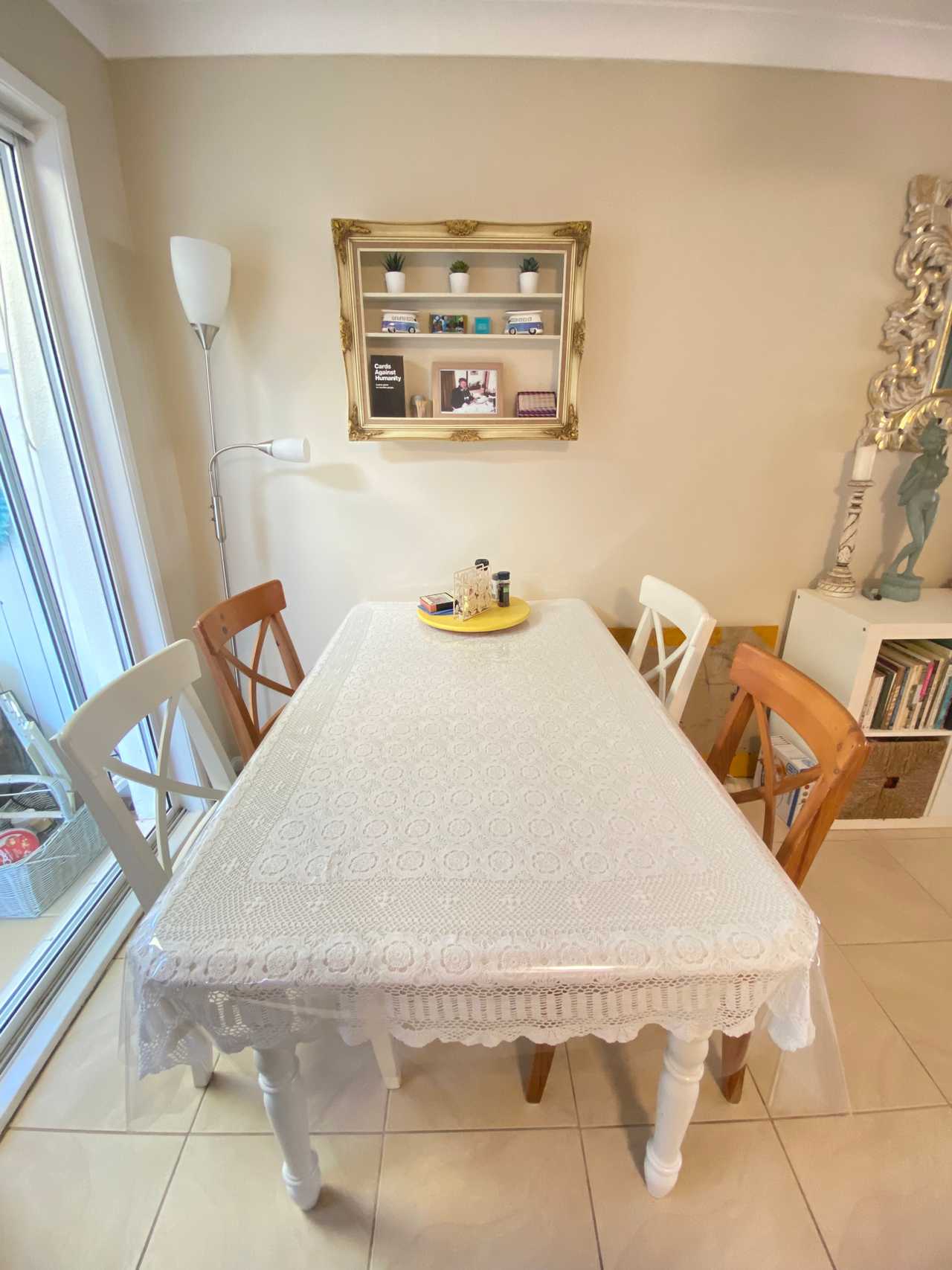 Gold Coast townhouse with resort amenities near shopping centre, bus, uni