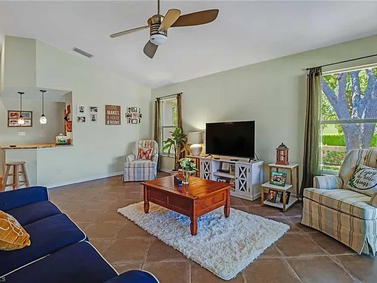 Spacious 3 Bed Condo in Paradise - Naples, FL!! Close to the Beach 🏖 