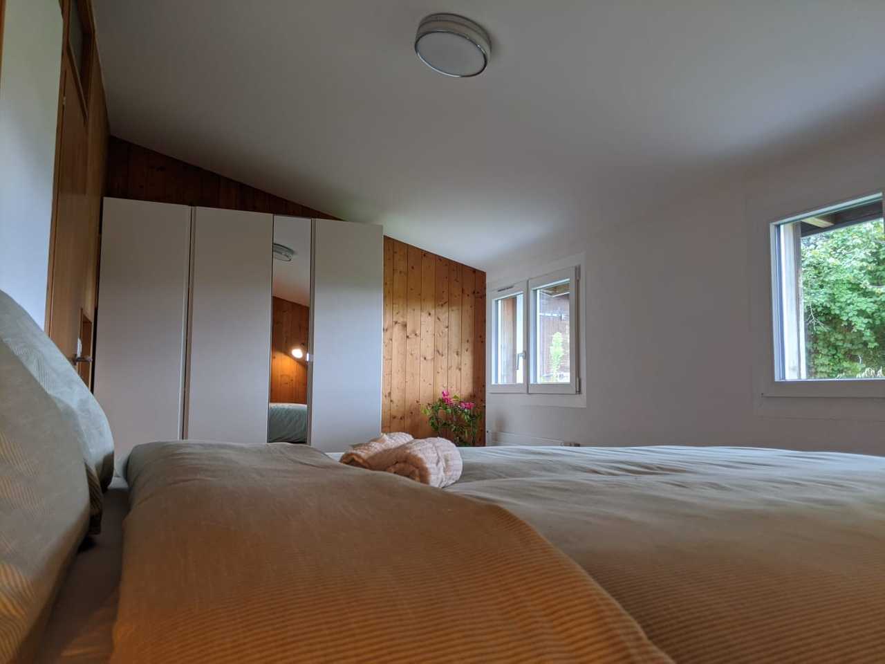 Cozy double room in the middle of nature, with views on lake Leman