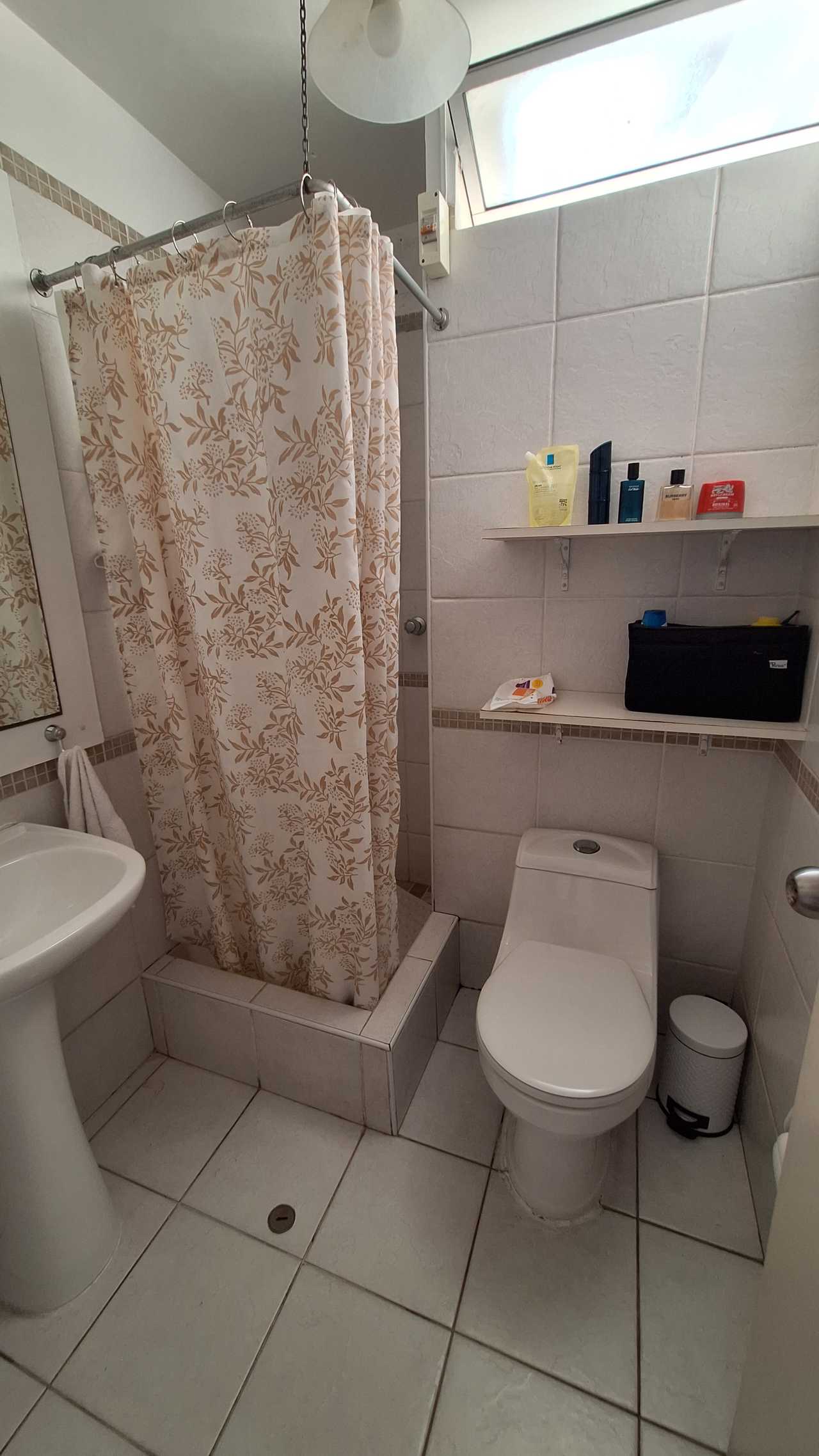 Bright Miraflores Room, Private Bath, Near Kennedy Park & Ocean