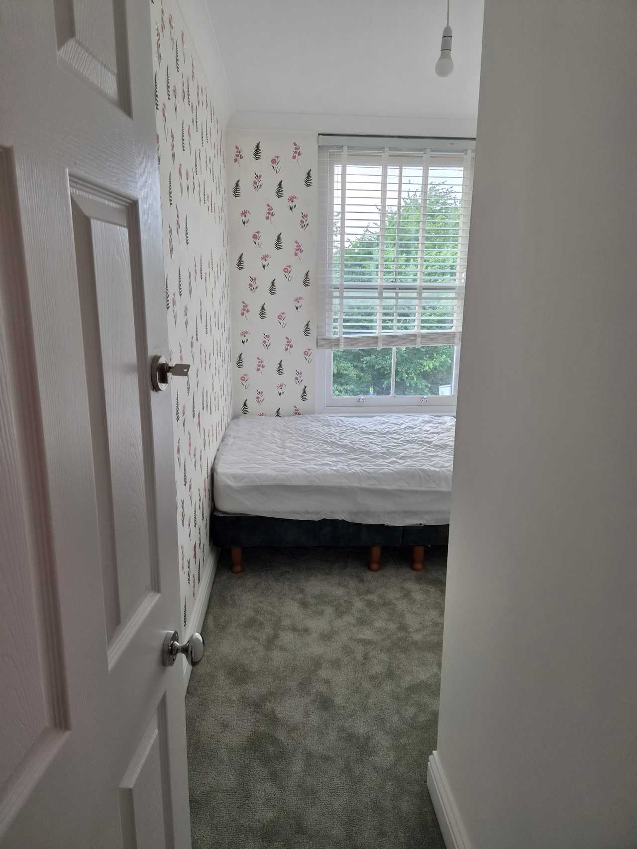 Room in a flat with city view where you can feel at home vibes