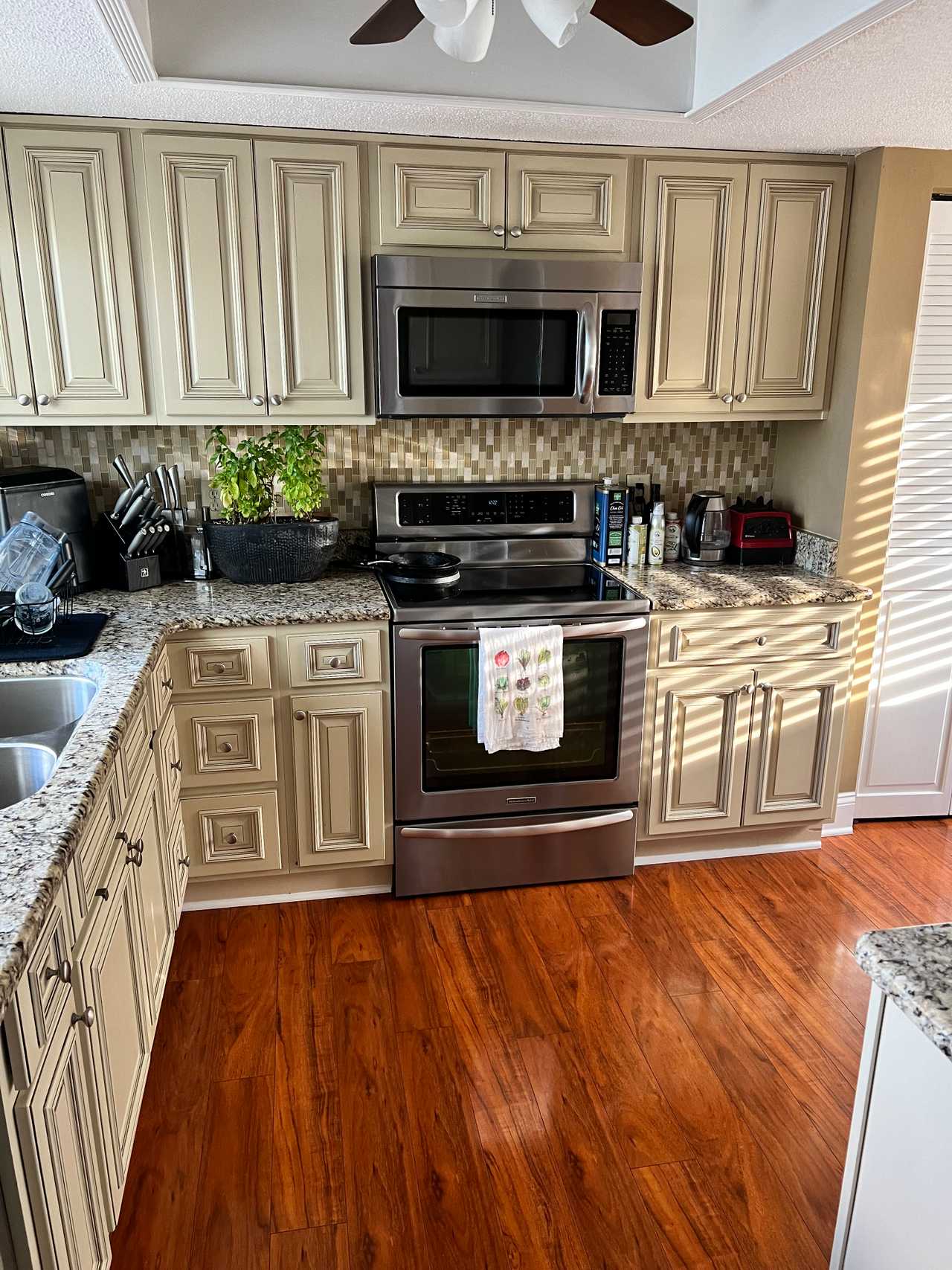 Lakefront property minutes away from local attractions 