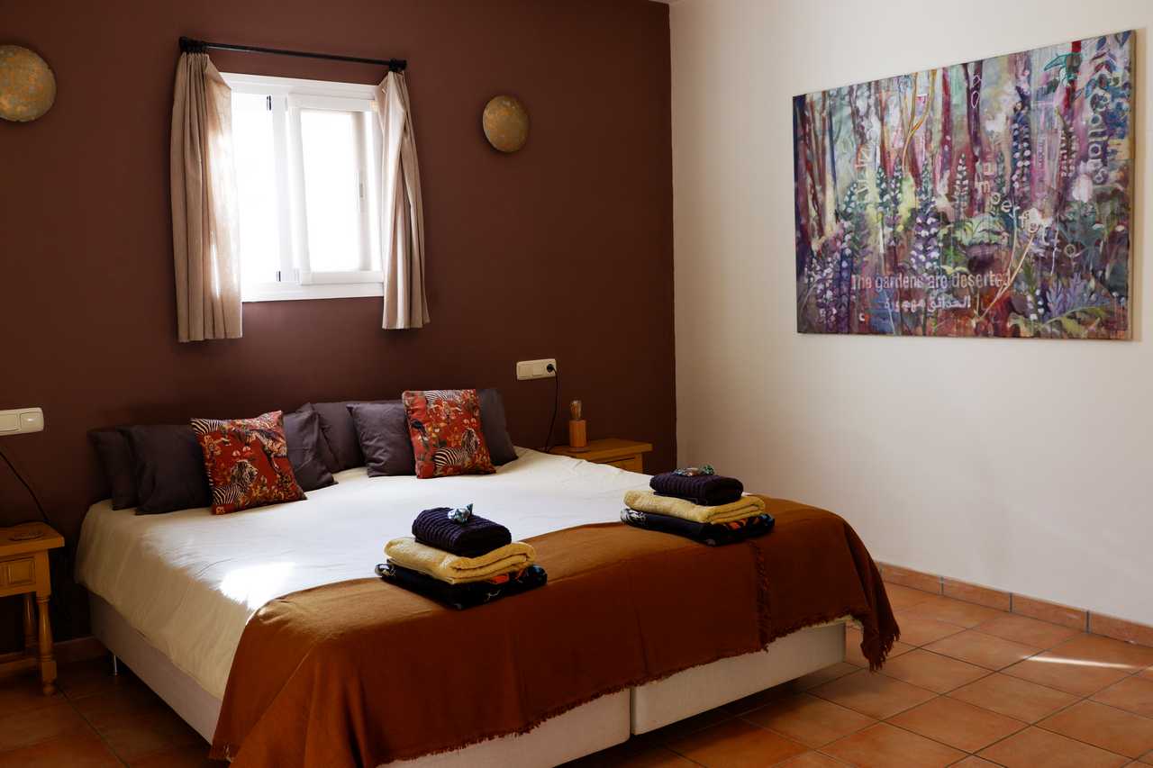 Big and cosy room Tierra at peacefull vegan Oasis besides river Pereila 
