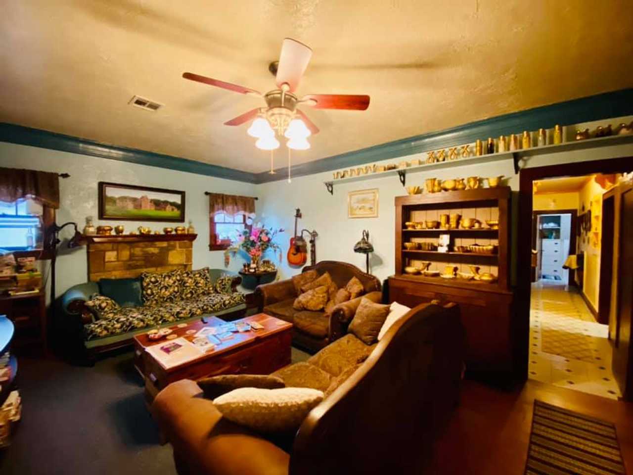 Historic Home - Near Wichita Mnt Wildlife Refuge, Ft. Sill Army base , and more!