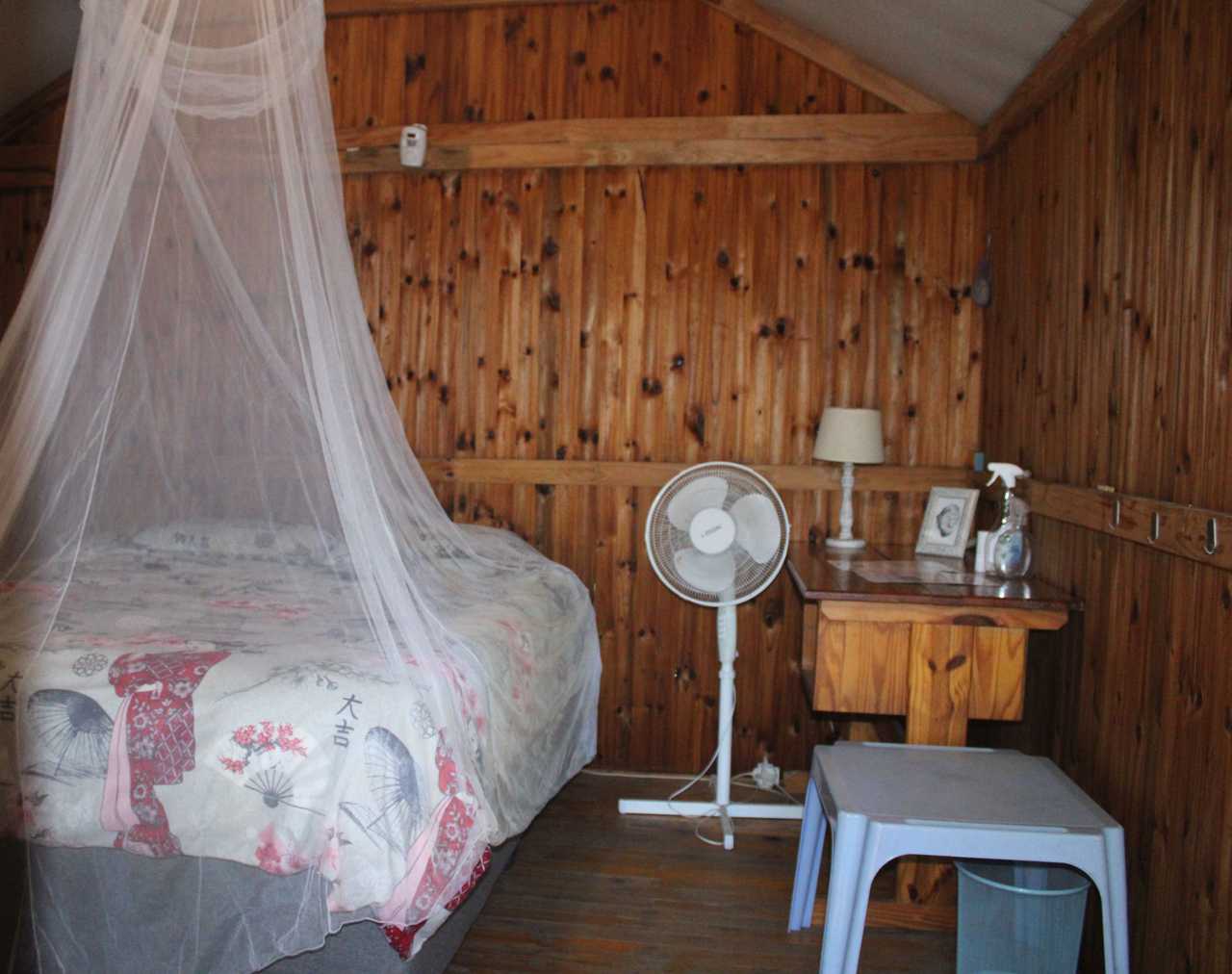 Lankora Landing: Tranquil Cabin Stay at a Primate Sanctuary