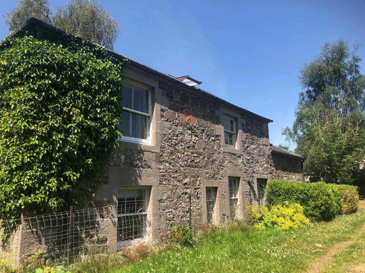 The Neuk o' the Mill: vegan B&B stone cottage