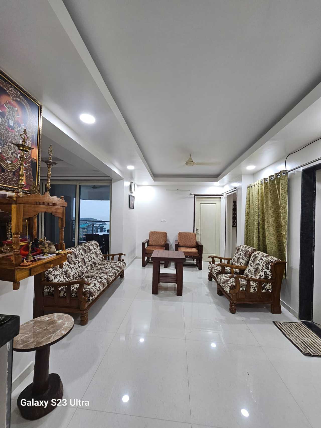 Seafacing flat with stunning views ,spacious comfortabl living area & amenities