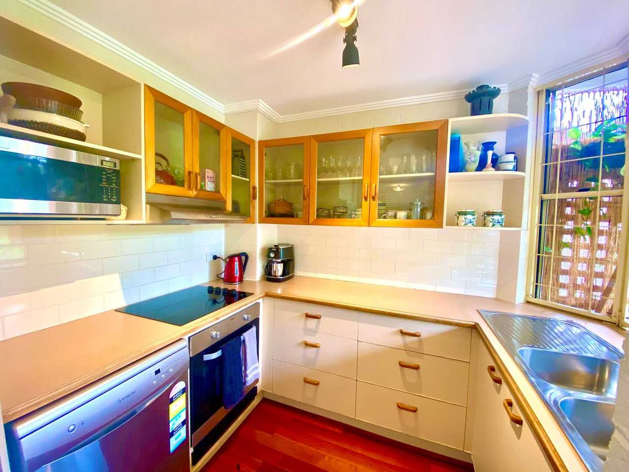 Relaxed & Leafy with Private Courtyard, Airport 15 min, City 3km