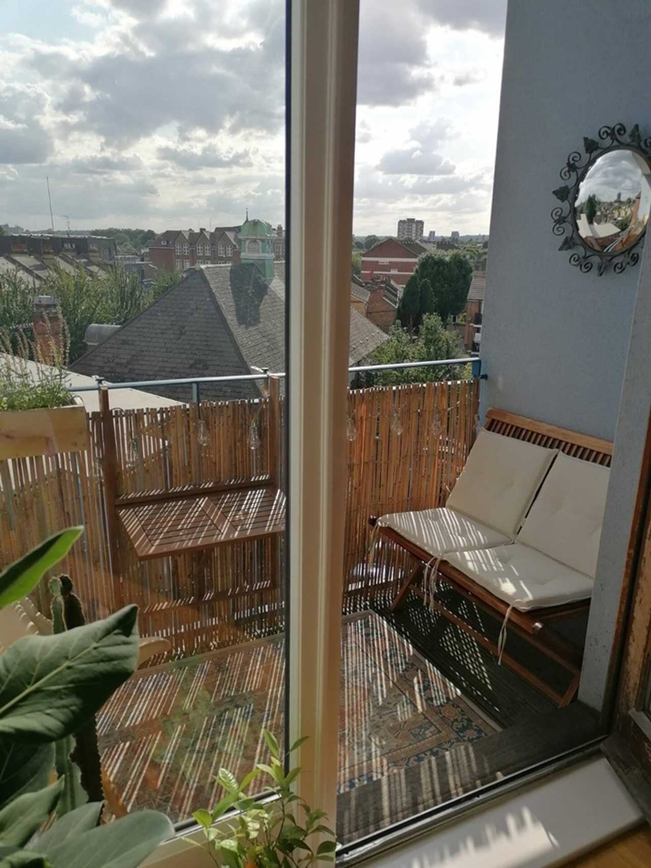 Sunny top floor flat in Clapton 