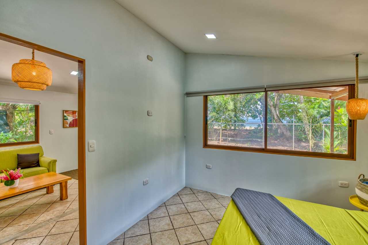 Oceanfront House with AC & Wifi @ Cocles Beachbreak