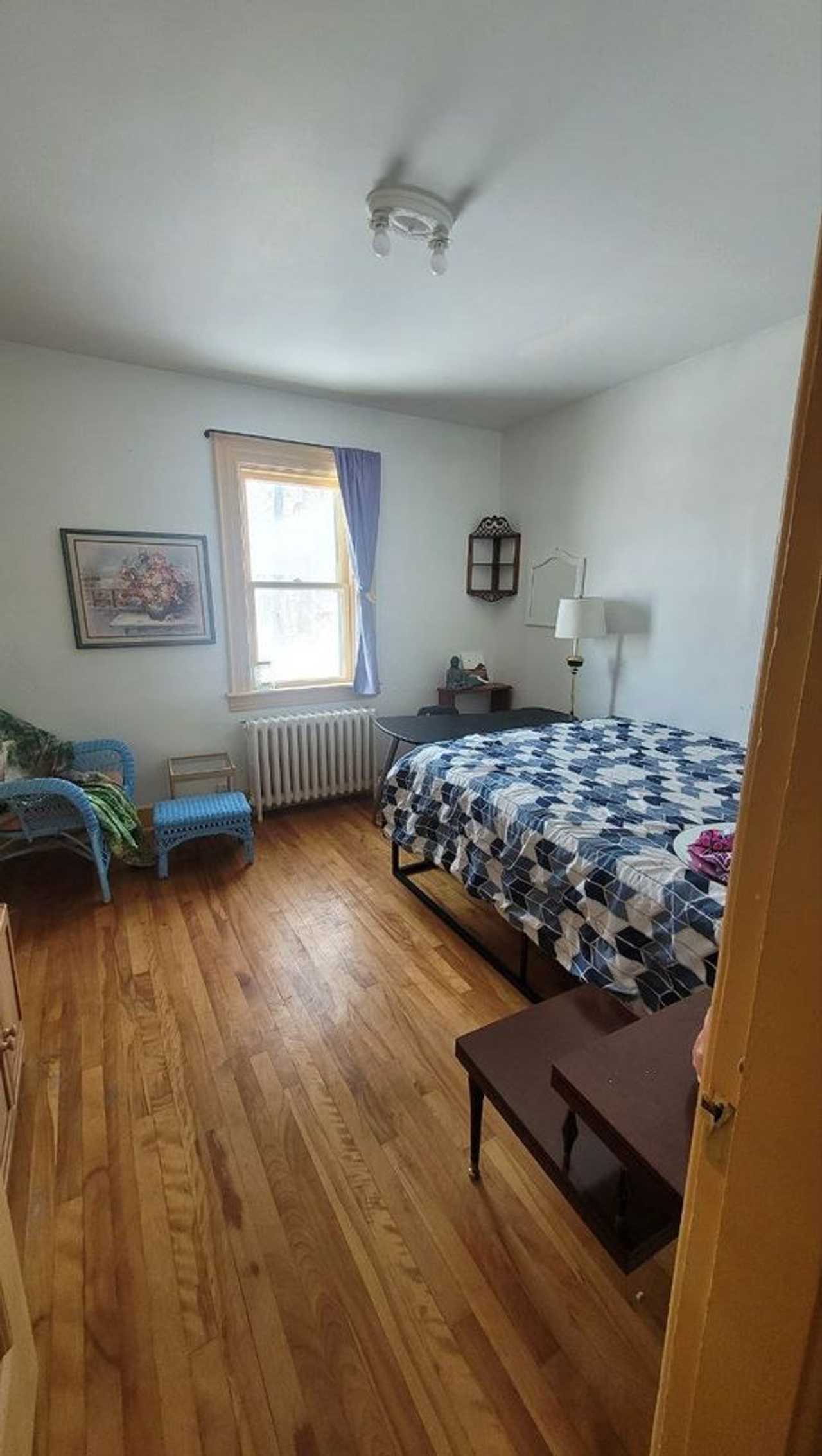 Tranquil Retreat with Furry Companionship: Private Room in Pet-Friendly Home