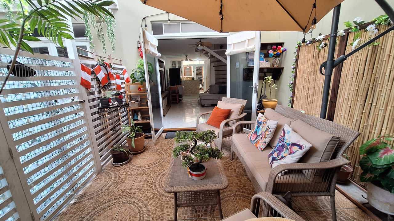 Bright Miraflores Room, Private Bath, Near Kennedy Park & Ocean