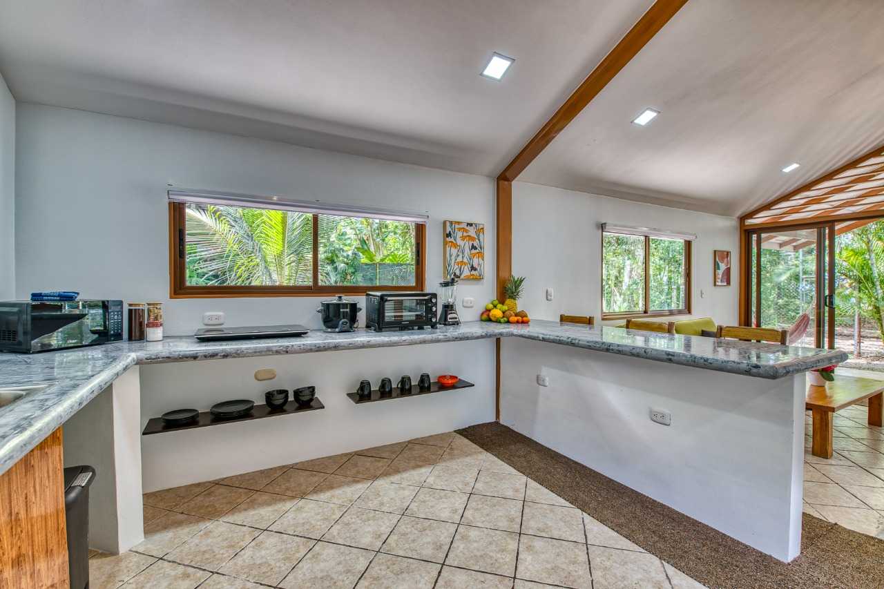 Oceanfront House with AC & Wifi @ Cocles Beachbreak