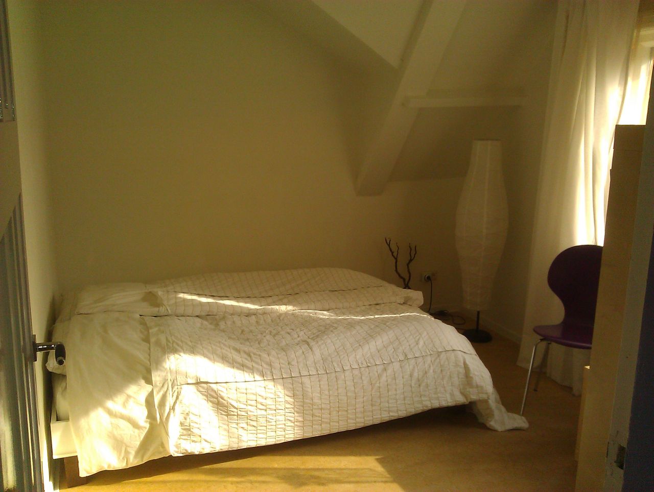 Light room  with use of kitchen and acces to the garden