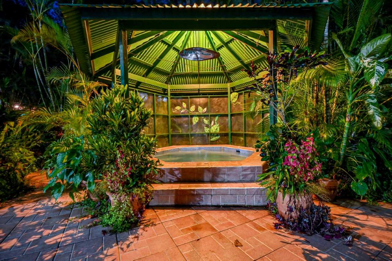 Lands in love hotel & forest resort 