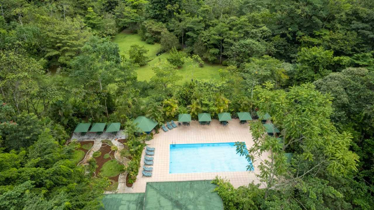 Lands in love hotel & forest resort 