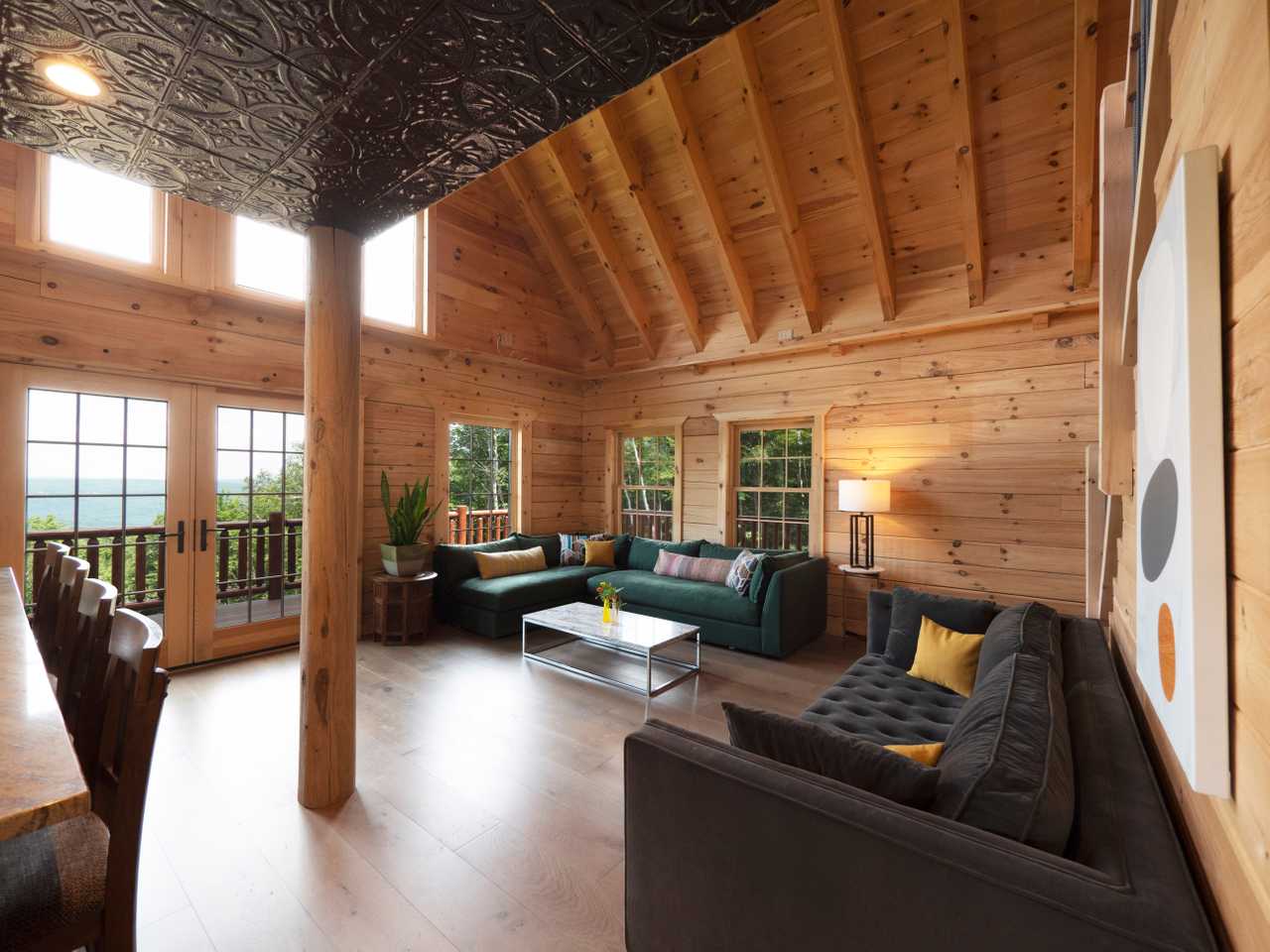 Secluded, Modern and Luxurious 3BR/2BA Chalet w/ Breathtaking Views on 22+ Acres