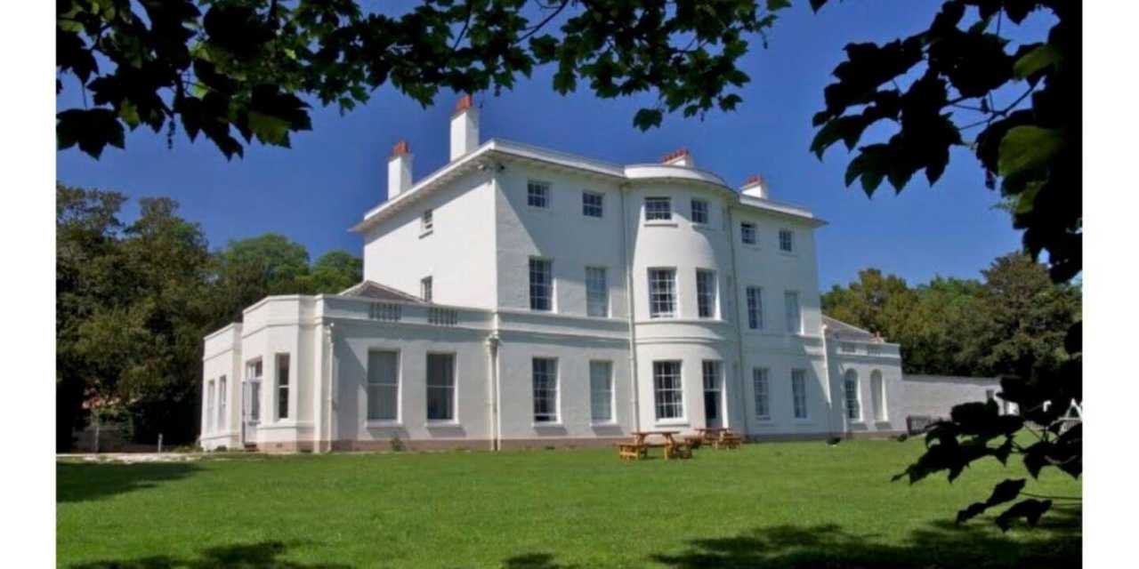 New en-suite rooms in peaceful meditation centre, in beautiful listed building!