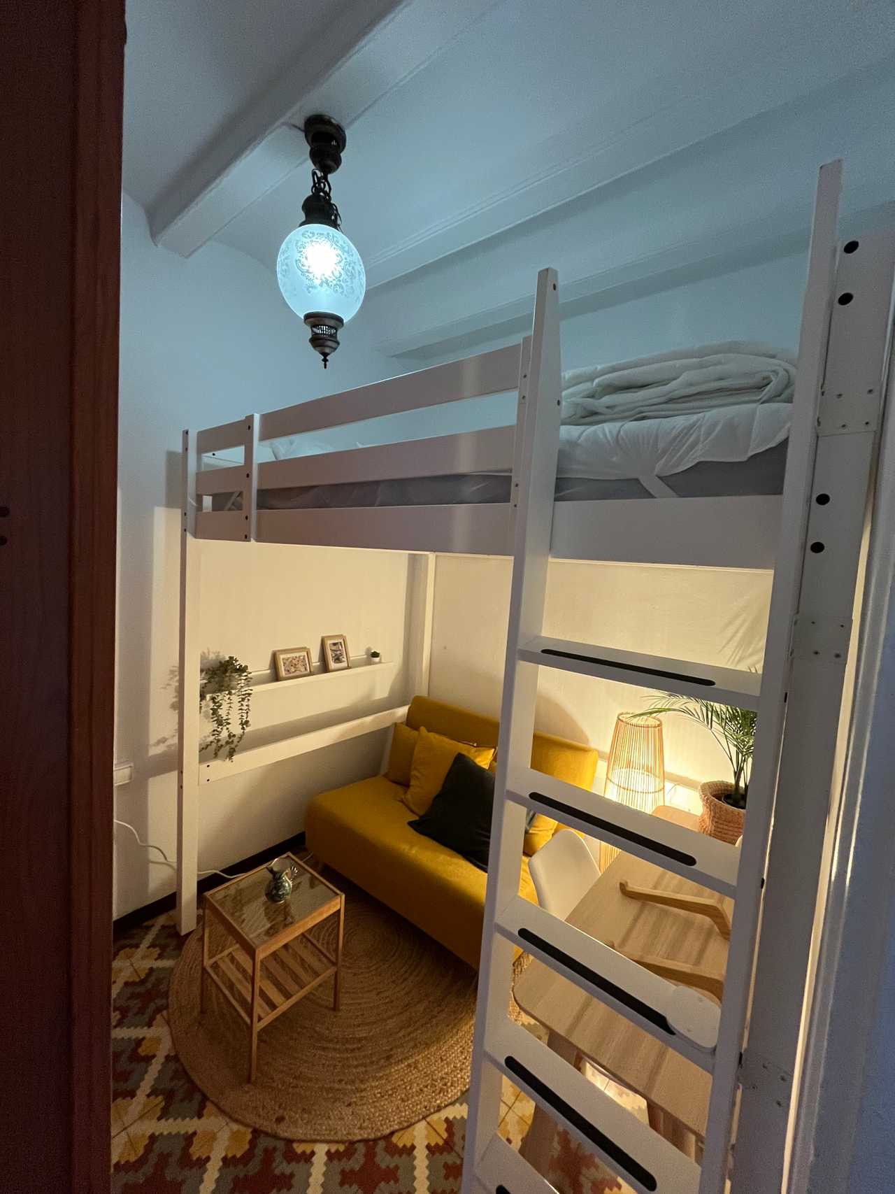 Double loft bed 1 minute in Barceloneta beach 