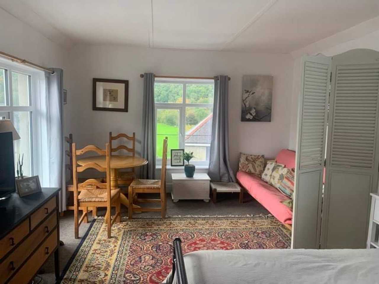 Light and airy penthouse apartment in Welsh village Centre