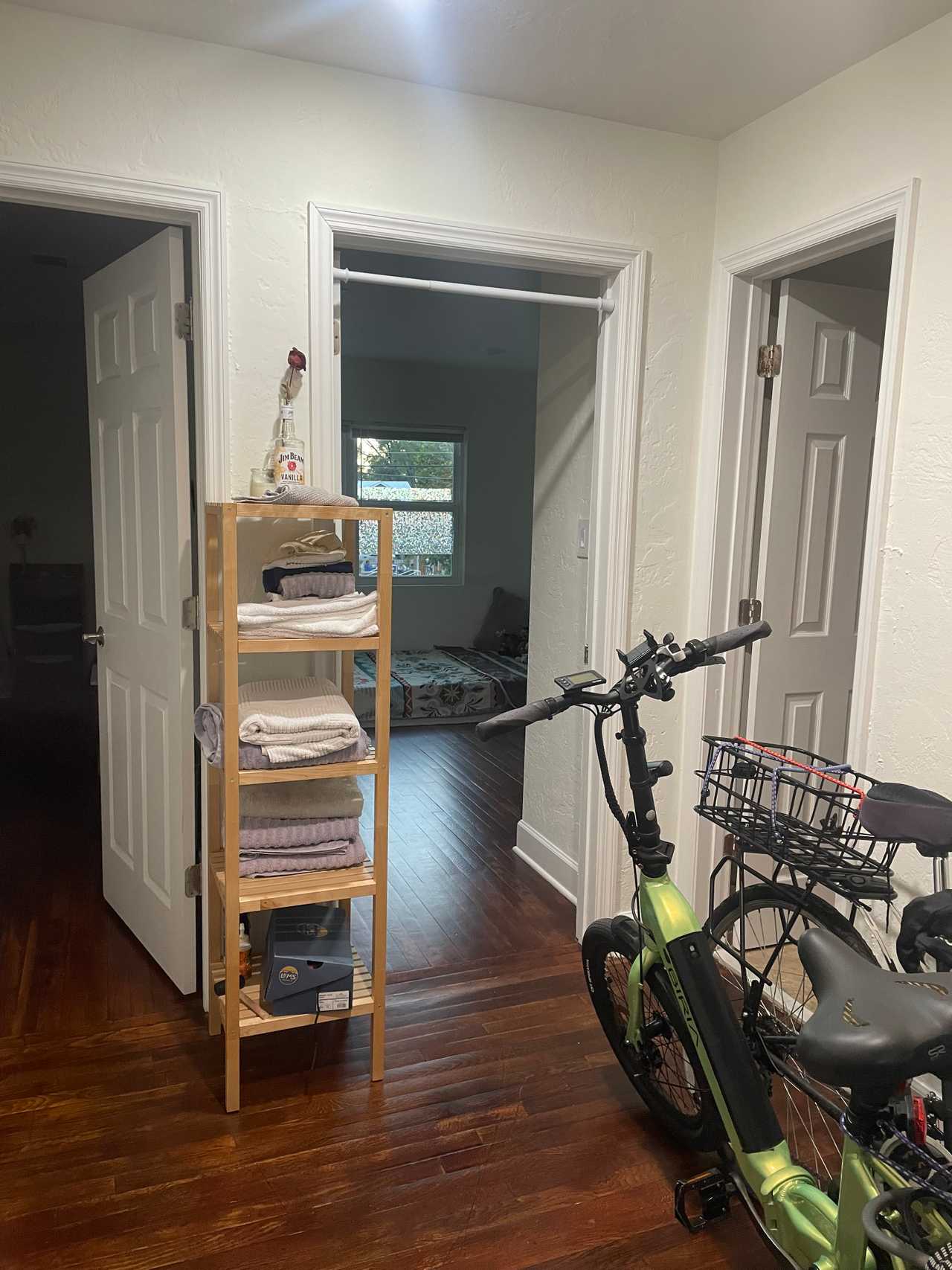 A Comfortable and Cute Minimalist Stay in Downtown Gainesville 