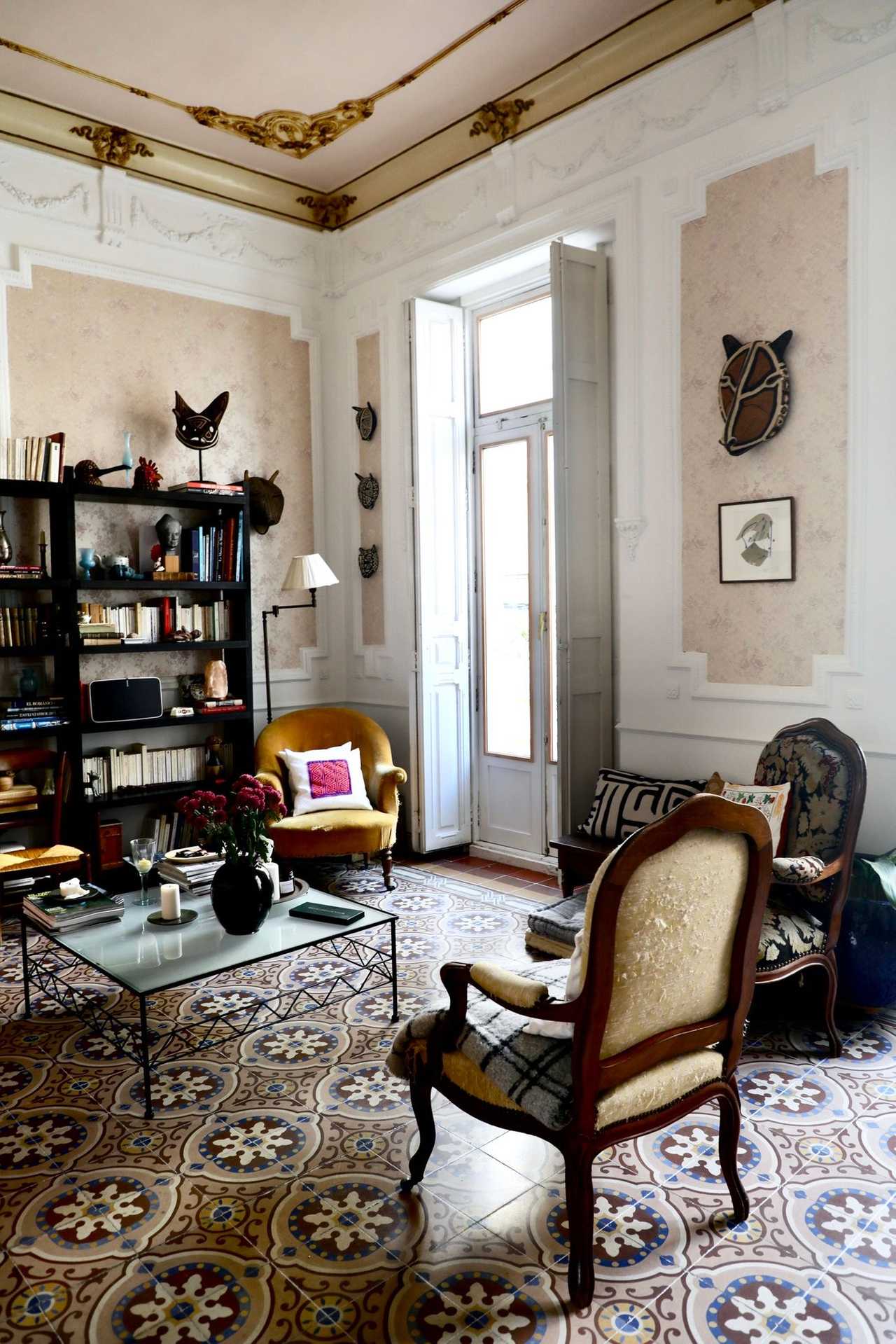 Spacious Room in a Charming Historic Home
