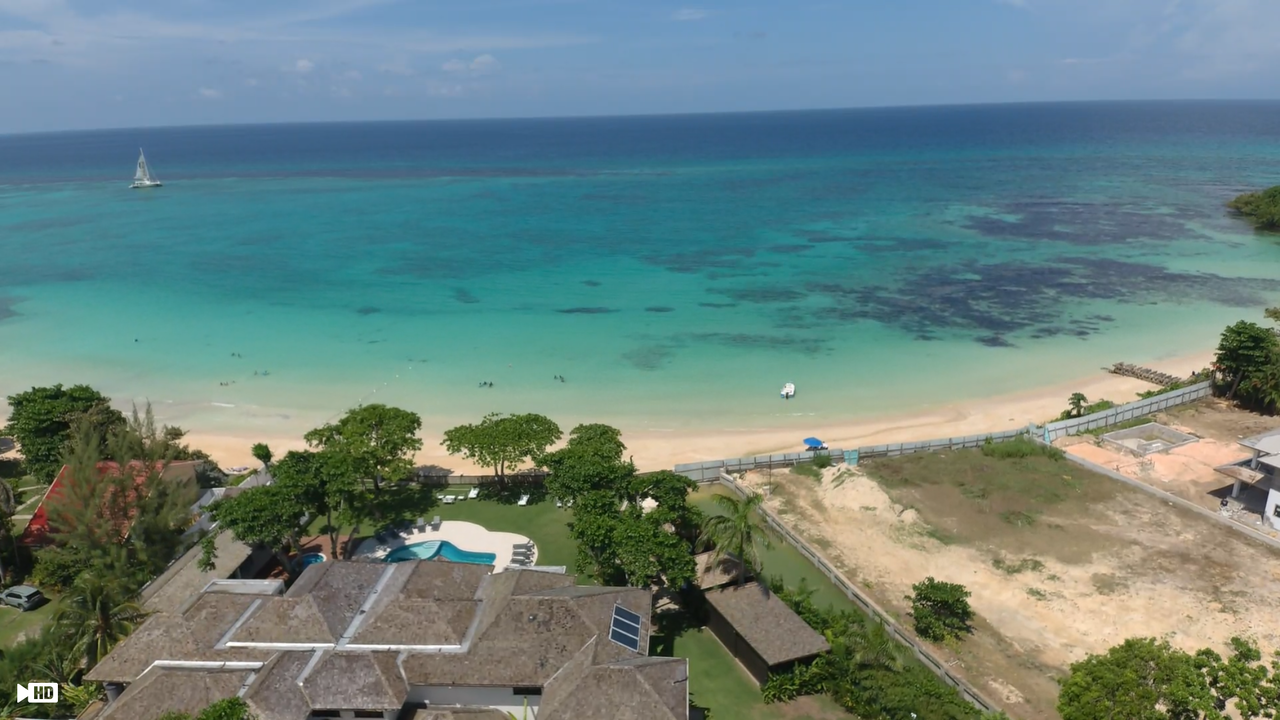 Cozy house with private beach access, 6 guest villa with A/C, Ocho Rios, Jamaica