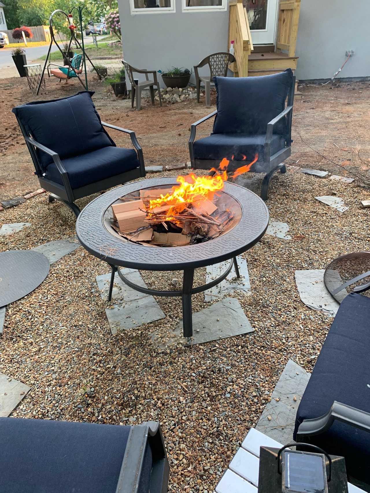 Eco cozy, pet friendly, lakeside home, close to everything!!