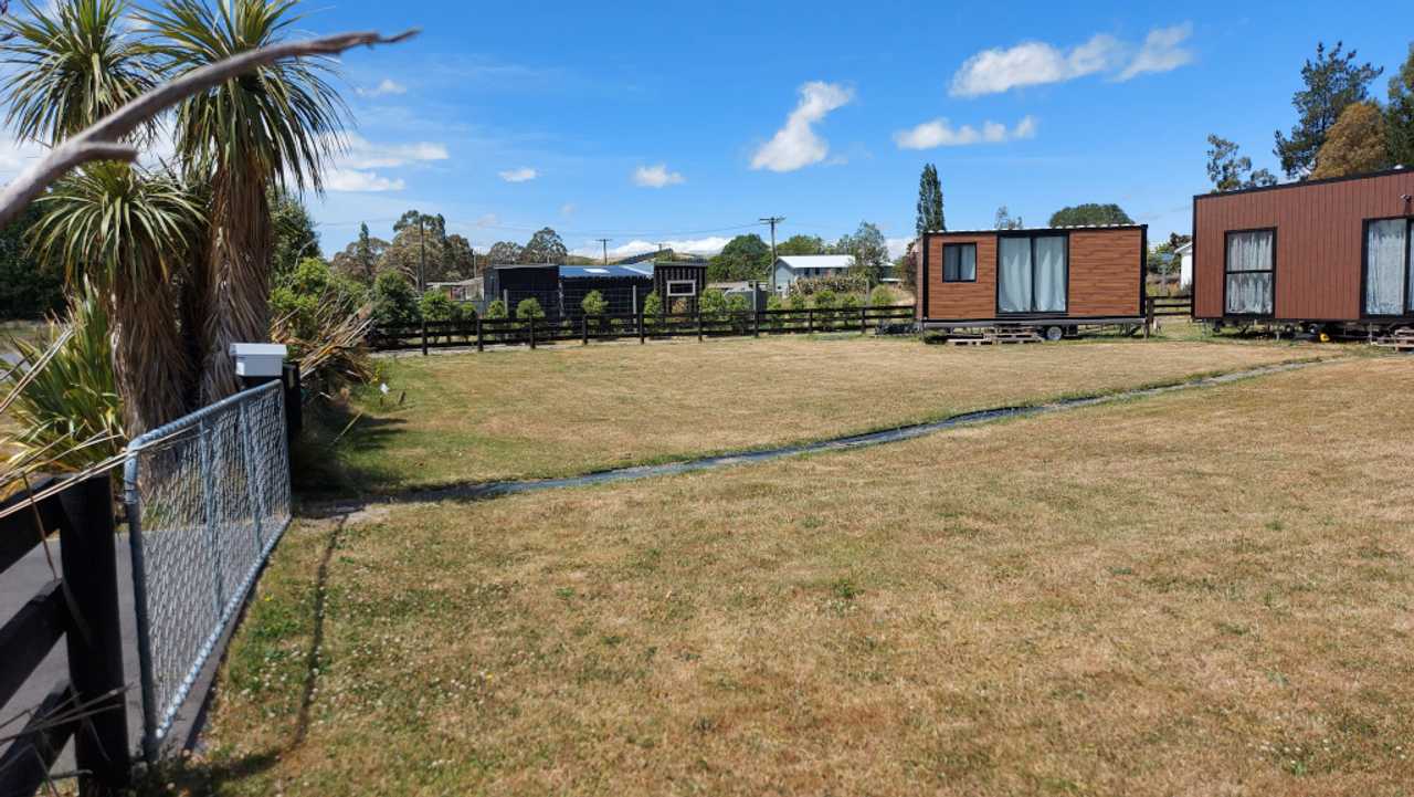 Modern Tiny-home in a Park-like Setting