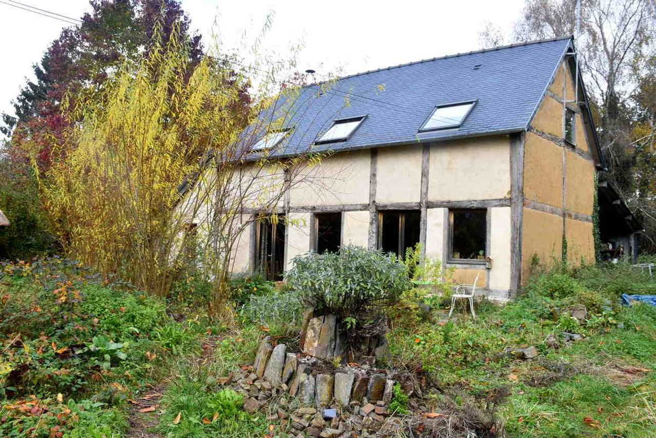 Cosy spacious room in vegan permaculture inspired house in Normandy countryside