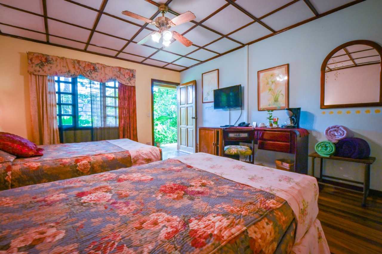 Lands in love hotel & forest resort 