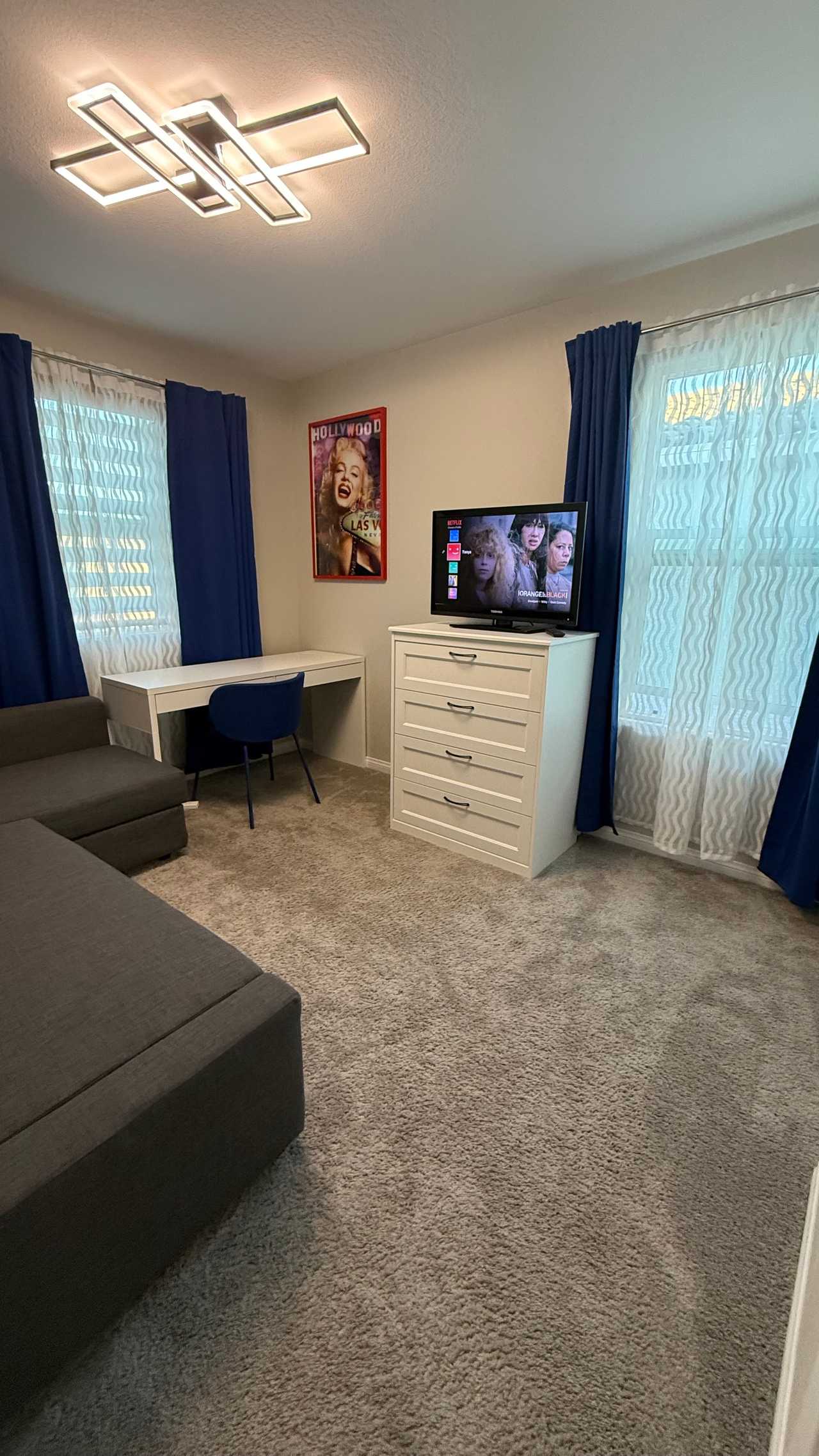 Las Vegas Vegan Stay - Stylish Room in a New Home