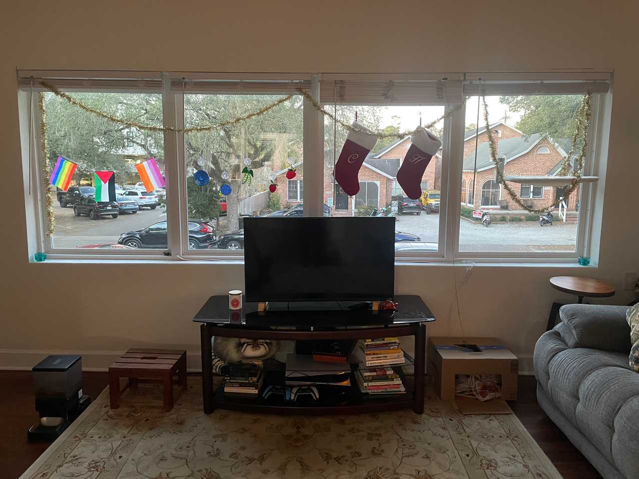 A Comfortable and Cute Minimalist Stay in Downtown Gainesville 