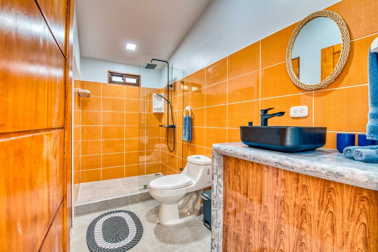Oceanfront House with AC & Wifi @ Cocles Beachbreak