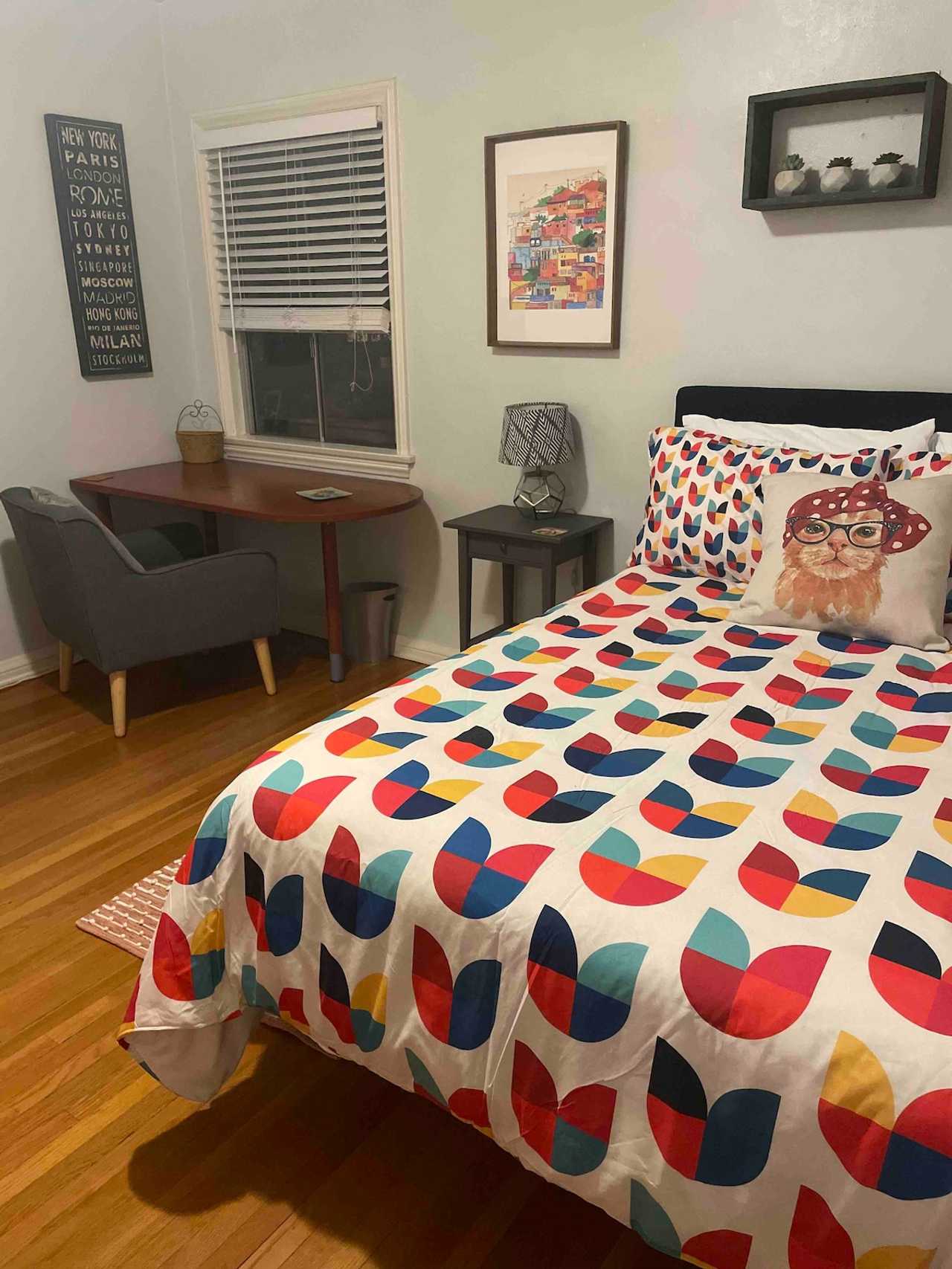 Beautiful Bedrooms minutes from Universal Studios